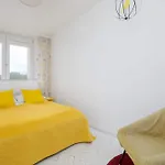 Colorful Two Bedroom Platynowa Perfect For Remote Work By Renters