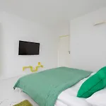 Colorful Two Bedroom Platynowa Perfect For Remote Work By Renters Apartmán Varšava
