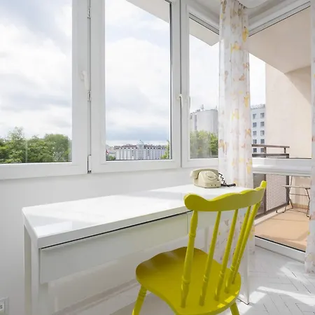 דירה Colorful Two Bedroom Platynowa Perfect For Remote Work By Renters ורשה