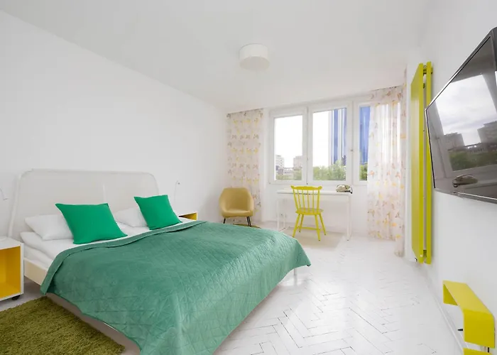 Colorful Two Bedroom Platynowa Perfect For Remote Work By Renters דירה