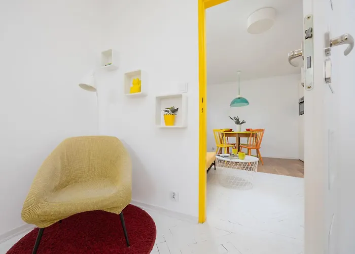Colorful Two Bedroom Platynowa Perfect For Remote Work By Renters דירה ורשה