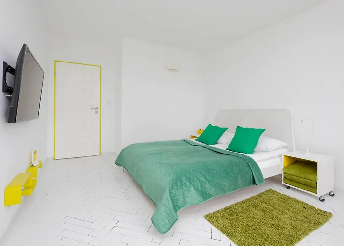Colorful Two Bedroom Platynowa Perfect For Remote Work By Renters דירה *