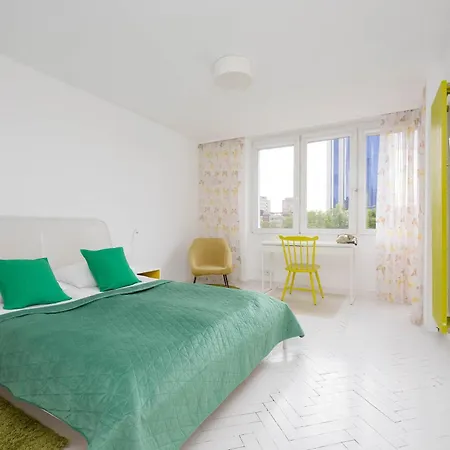 Colorful Two Bedroom Platynowa Perfect For Remote Work By Renters Apartment