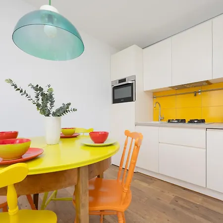 Colorful Two Bedroom Platynowa Perfect For Remote Work By Renters *