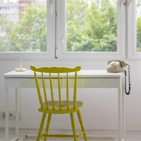 Colorful Two Bedroom Platynowa Perfect For Remote Work By Renters شقة وارسو