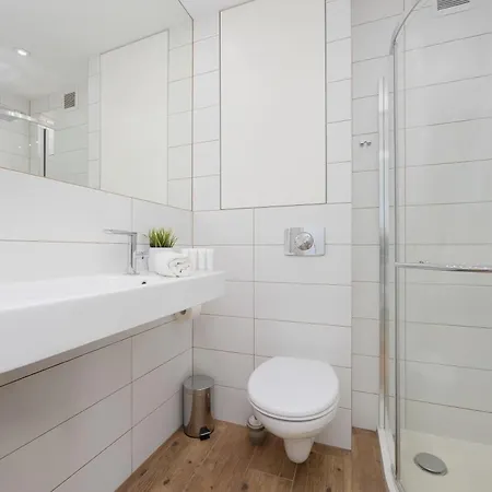شقة Colorful Two Bedroom Platynowa Perfect For Remote Work By Renters