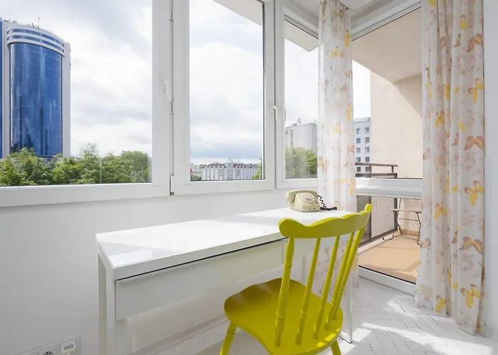 アパート Colorful Two Bedroom Platynowa Perfect For Remote Work By Renters ワルシャワ