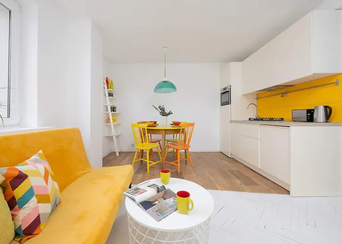 Colorful Two Bedroom Platynowa Perfect For Remote Work By Renters Apartment *