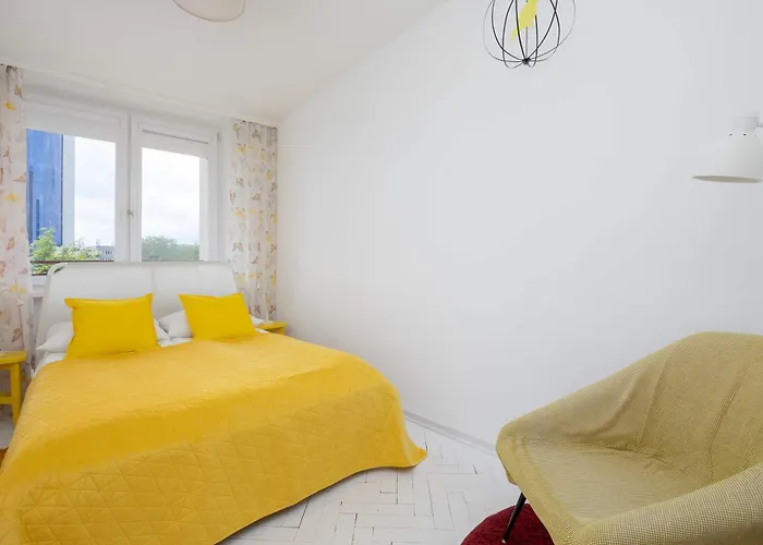 Colorful Two Bedroom Platynowa Perfect For Remote Work By Renters