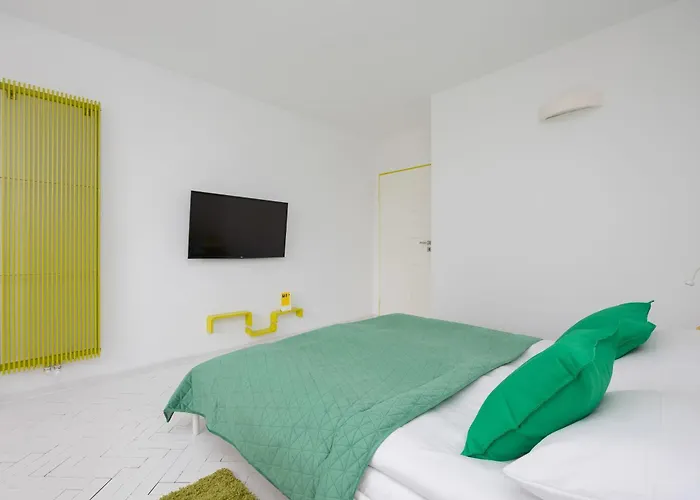 Colorful Two Bedroom Platynowa Perfect For Remote Work By Renters アパート ワルシャワ