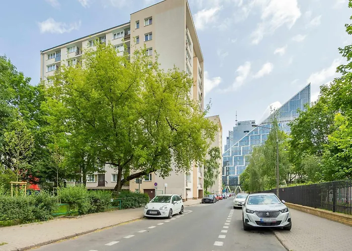 Colorful Two Bedroom Platynowa Perfect For Remote Work By Renters Apartment