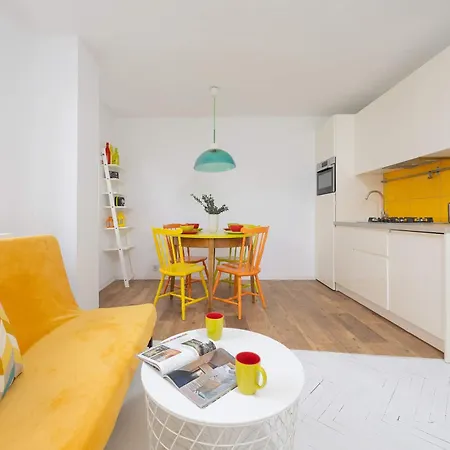 Colorful Two Bedroom Platynowa Perfect For Remote Work By Renters Apartamento *