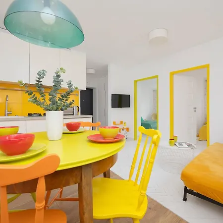 Colorful Two Bedroom Platynowa Perfect For Remote Work By Renters Varsovia