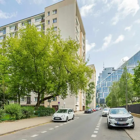 Colorful Two Bedroom Platynowa Perfect For Remote Work By Renters Apartamento